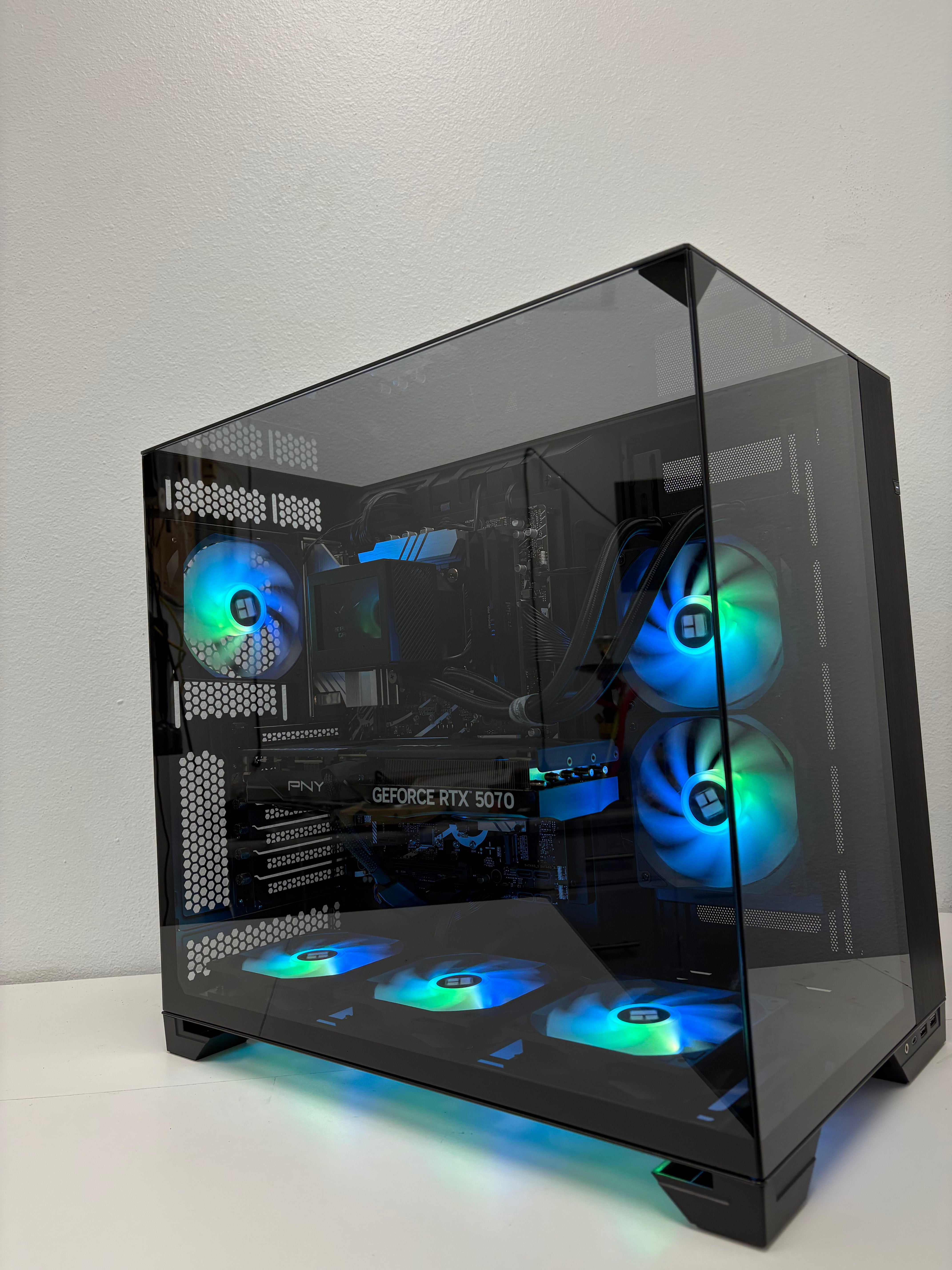 Gaming PC Intel i7/32GB RAM/2TB RTX 5070 GPU