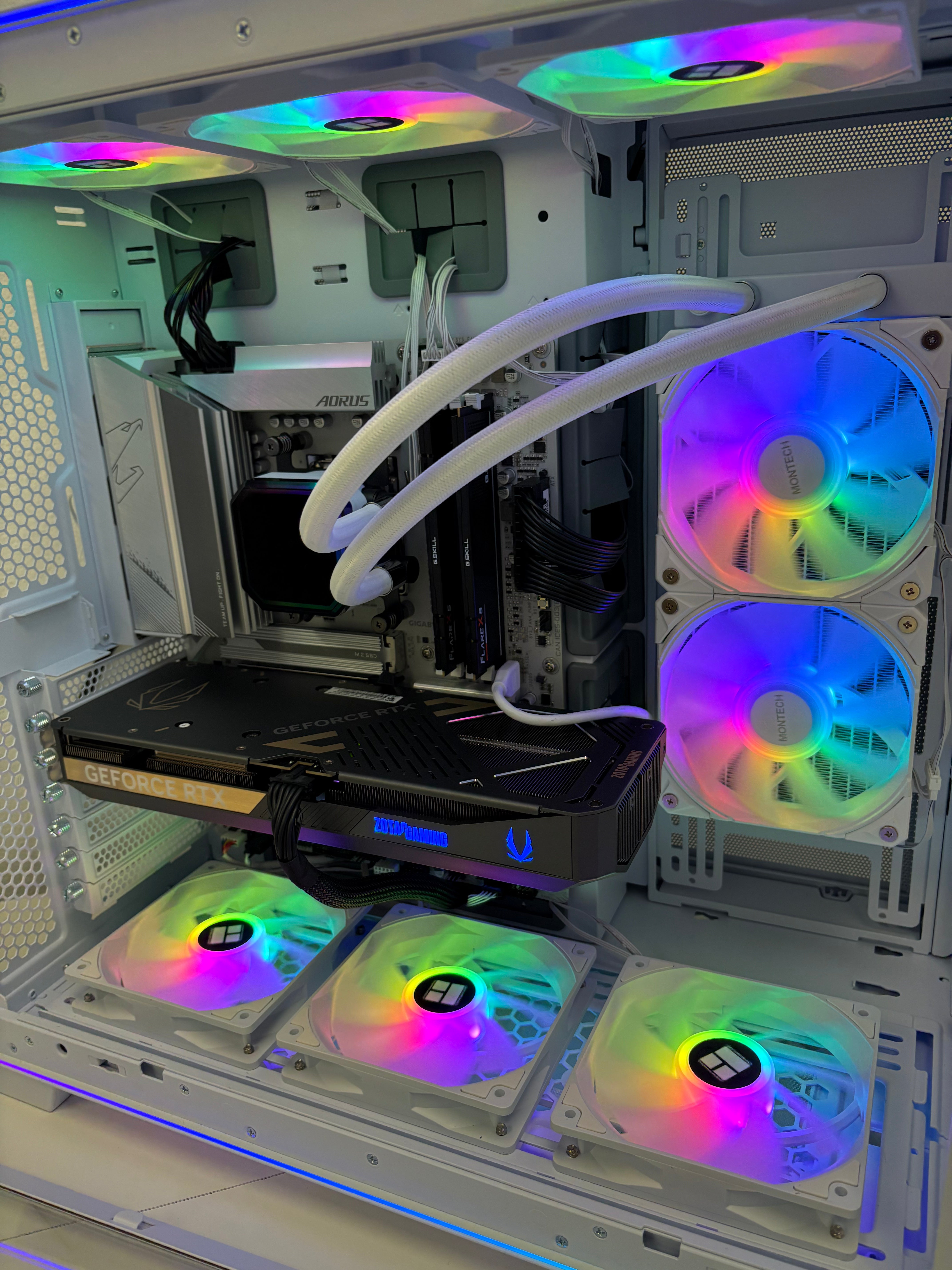 Gaming PC Ryzen 7/32GB RAM/2TB RTX 5070 GPU